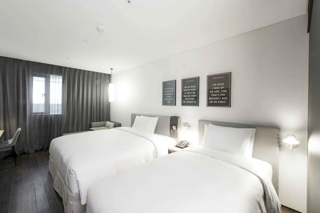 Отель Glad Yeouido Сеул 4*,