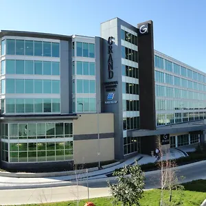 https://the-grand-winnipeg-airport-hotel.winnipeg-hotels.net